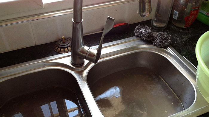 厨房下水管堵塞怎么疏通 厨房下水管堵塞怎么疏通