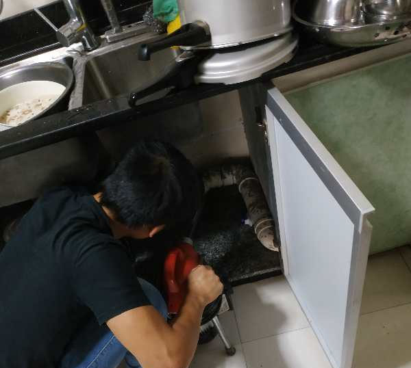 厨房洗菜盆水管维修 厨房洗菜盆水管维修